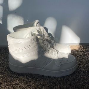 White Nautical Size 11